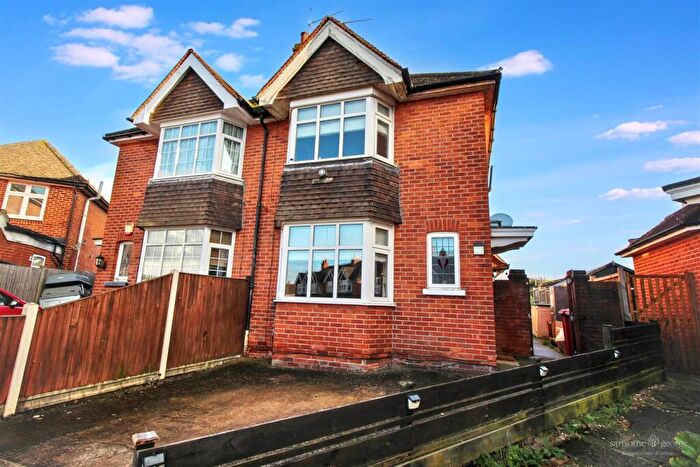 3 Bedroom Semi-Detached House For Sale In Glenwood Drive, Tilehurst, Reading, RG31
