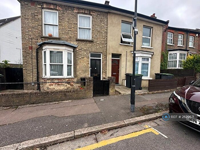 2 Bedroom Flat To Rent In Ewart Grove, London, N22