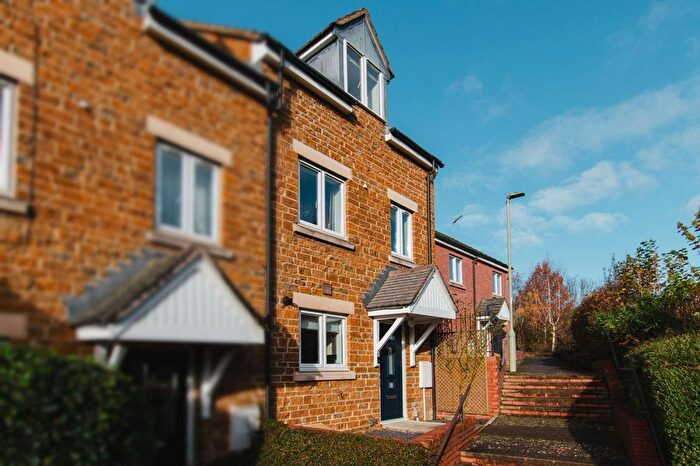 3 Bedroom Terraced House To Rent In Tarragon Walk, Banbury, OX16