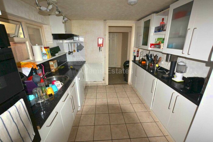 5 Bedroom Terraced House To Rent In De Beauvoir Road, Reading, RG1