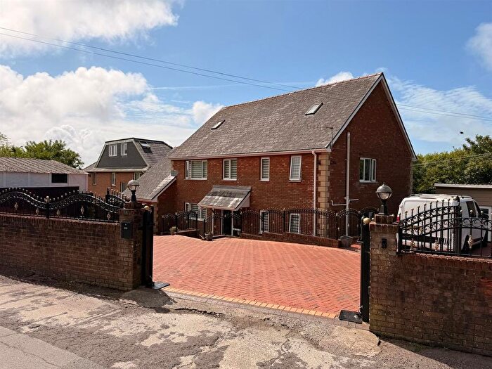 4 Bedroom Detached House For Sale In Ar Y Bryn, Pembrey, Burry Port, SA16