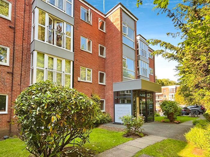 2 Bedroom Flat For Sale In Mersey Road, West Didsbury, Greater Manchester, M20