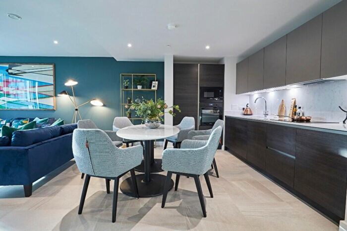 3 Bedroom Apartment To Rent In Rochdale Road, Manchester, Greater Manchester, M4