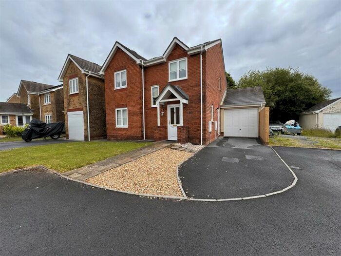 4 Bedroom Detached House For Sale In Bryn Dreinog, Capel Hendre, Ammanford, SA18
