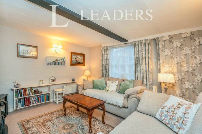 2 Bedroom Cottage To Rent In Castle Street, PO16