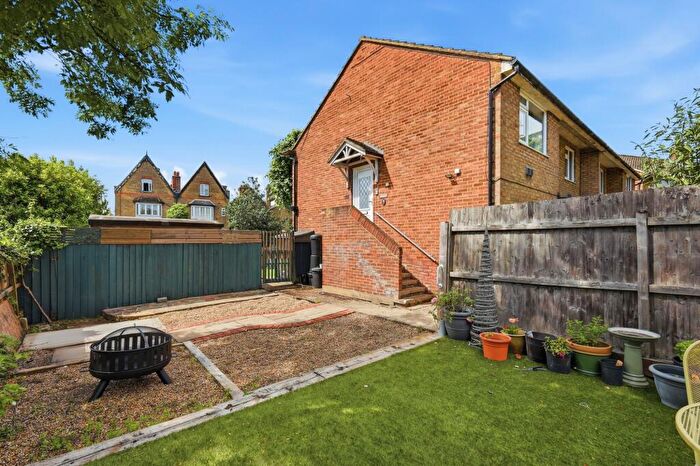 2 Bedroom Maisonette For Sale In Craig Gardens, South Woodford, Redbridge, London, E18