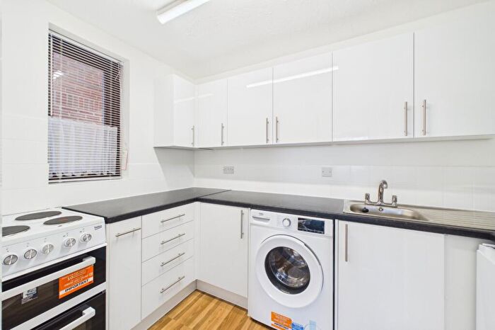 1 Bedroom Flat To Rent In Tippett Rise, Reading, Berkshire, RG2