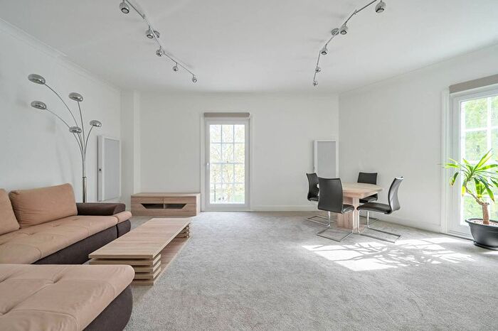 2 Bedroom Flat For Sale In Millbank, Pimlico, London, SW1P