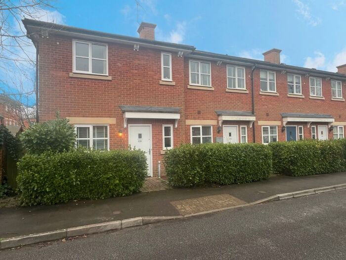 End Of Terrace House To Rent In Knowle Avenue, Fareham, Hampshire, PO17