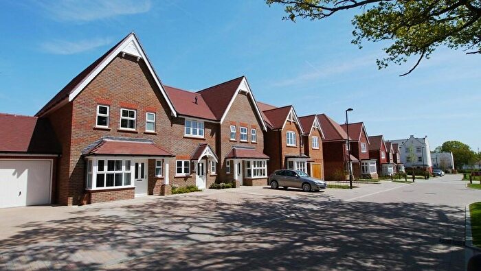 3 Bedroom End Of Terrace House To Rent In Highwood Crescent, Horsham, RH12