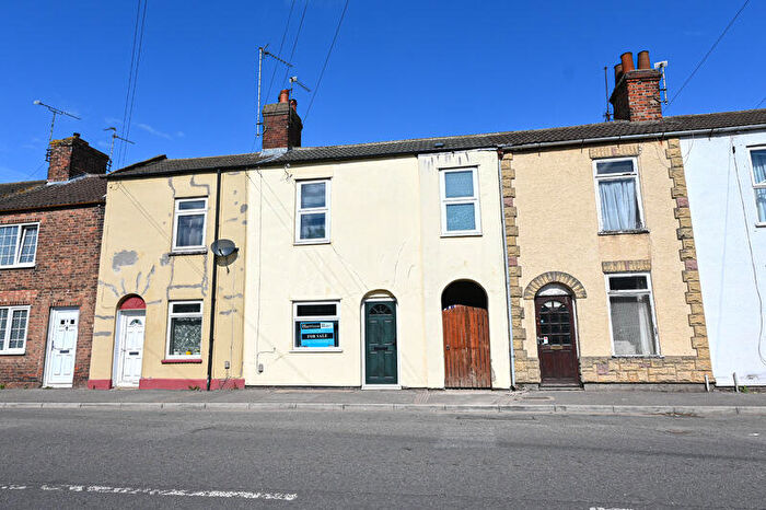 2 Bedroom Terraced House For Sale In Winsover Road, Spalding, Lincolnshire, PE11