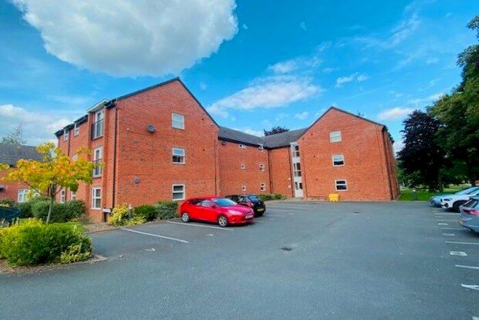 2 Bedroom Flat To Rent In St. Thomas House, Lichfield, WS14