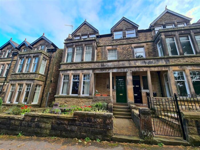 2 Bedroom Flat To Rent In Flat, Harlow Moor Drive, Harrogate, North Yorkshire, HG2