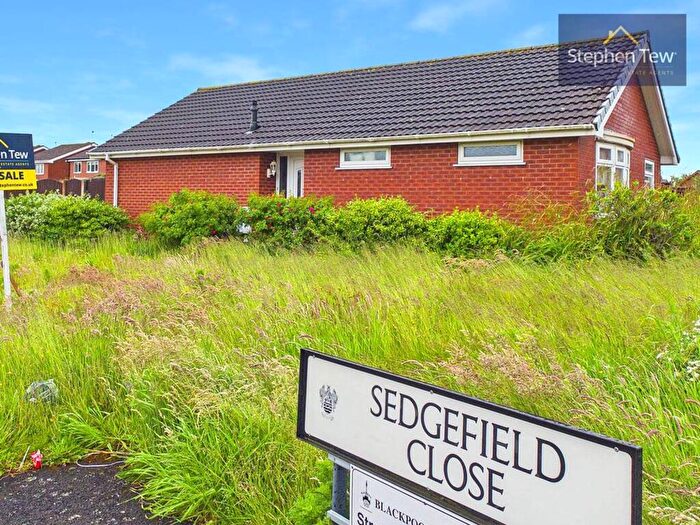 2 Bedroom Detached Bungalow For Sale In Sedgefield Close, Blackpool, FY4