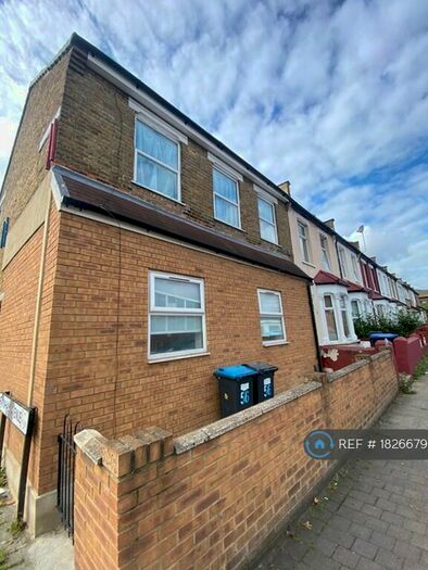 2 Bedroom Flat To Rent In Raynham Road, London, N18