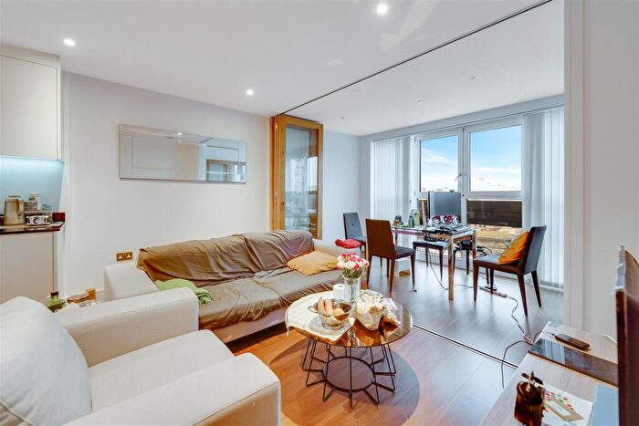 2 Bedroom Apartment To Rent In Gateway Tower, Canning Town, E16