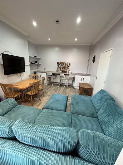 6 Bedroom House Of Multiple Occupation To Rent In Castle Boulevard, Nottingham, NG7