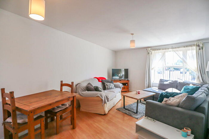 2 Bedroom Flat For Sale In Kingfisher Court, Calne, SN11