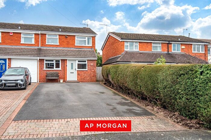 3 Bedroom End Of Terrace House For Sale In Silverdale, Bromsgrove, Worcestershire, B61