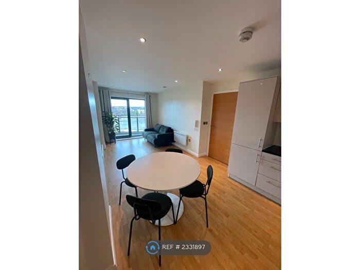 2 Bedroom Flat To Rent In Waterloo Street, Leeds, LS10