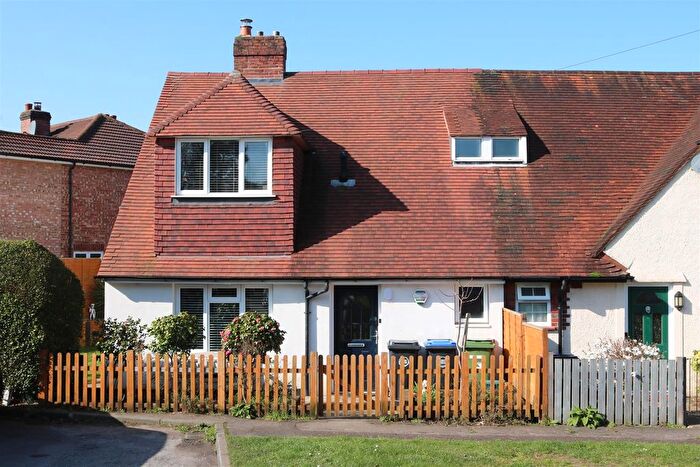 3 Bedroom Semi Detached House For Sale In Poplar Avenue, Leatherhead, KT22