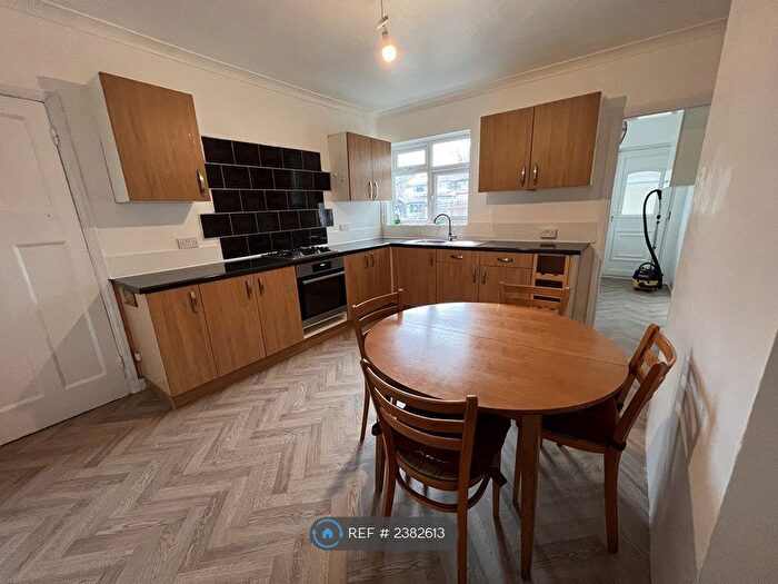 2 Bedroom Maisonette To Rent In Rialto Road, Mitcham, CR4