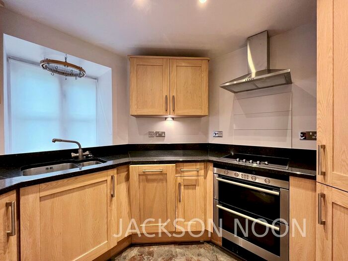 2 Bedroom Flat To Rent In Elizabeth Drive, Banstead, SM7