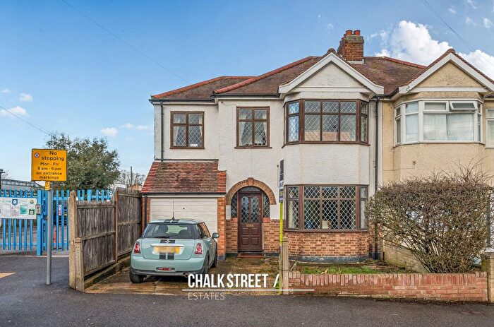 3 Bedroom Semi Detached House For Sale In Windsor Road, Hornchurch, RM11