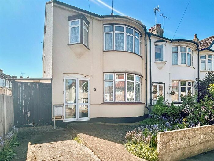 3 Bedroom End Of Terrace House For Sale In Cavendish Gardens, Westcliff-On-Sea, SS0