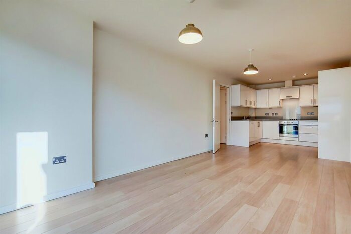 2 Bedroom Flat For Sale In Macaulay Road, London, SW4