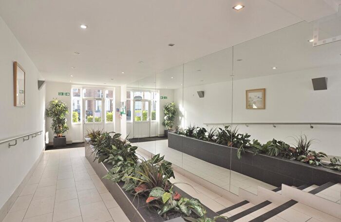 1 Bedroom Flat For Sale In Johnson Place, Walsworth Road, Hitchin, SG4