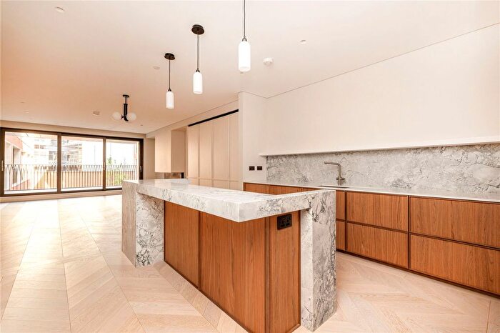 3 Bedroom Flat To Rent In Carrington Street, Mayfair, London, W1J