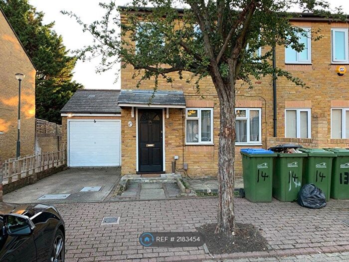 3 Bedroom Semi-Detached House To Rent In Camelot Close, Thamesmead, SE28