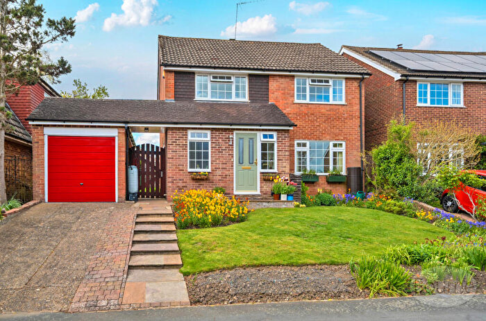 4 Bedroom Detached House For Sale In Willow Way, Farnham, Surrey, GU9