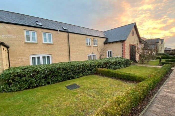 2 Bedroom Property To Rent In Middlemarch, Hitchin, SG5