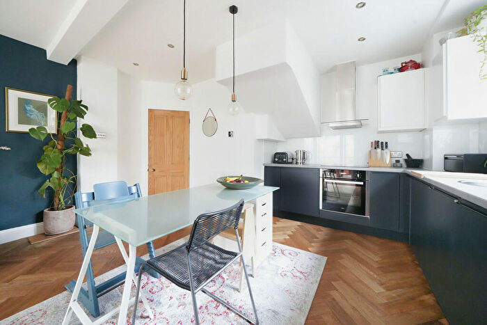 2 Bedroom Apartment To Rent In Petherton Road, N5