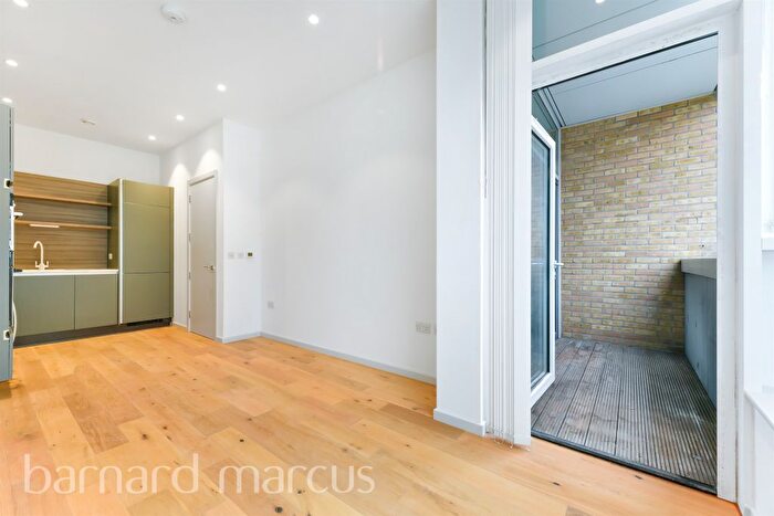 1 Bedroom Flat For Sale In Spectrum Way, Wandworth, London, SW18