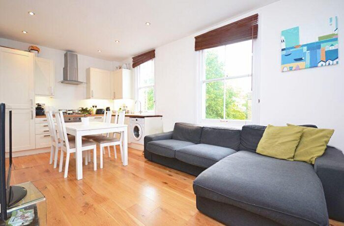 2 Bedroom Flat To Rent In Hazelbourne Road, Clapham South, London, SW12