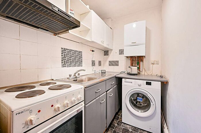 Studio For Sale In Windsor Road, Ealing Broadway, Ealing, W5