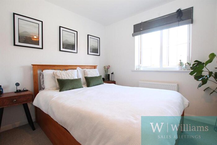 1 Bedroom Flat For Sale In Beauchamp Drive, Newport, PO30