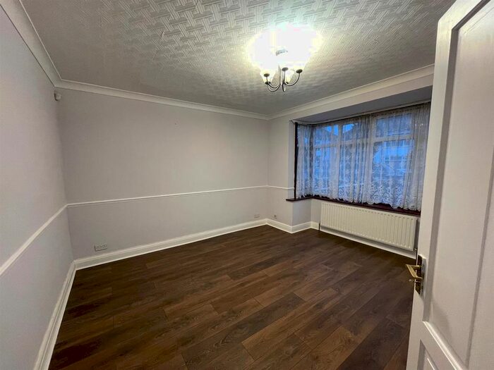 4 Bedroom Terraced House To Rent In Greenland Crescent, Southall, UB2