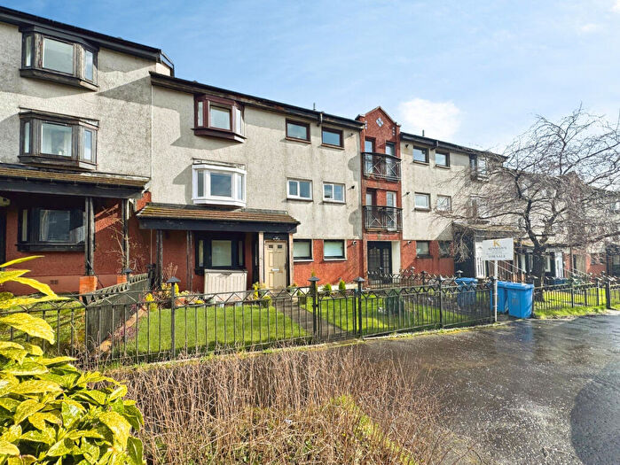 3 Bedroom Apartment For Sale In Balcurvie Road, Glasgow, G34