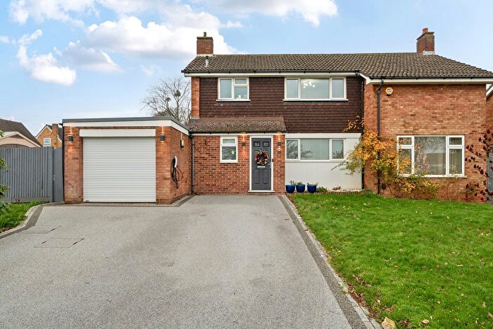 4 Bedroom Detached House For Sale In Hayesford Park Drive, Bromley, Kent, BR2