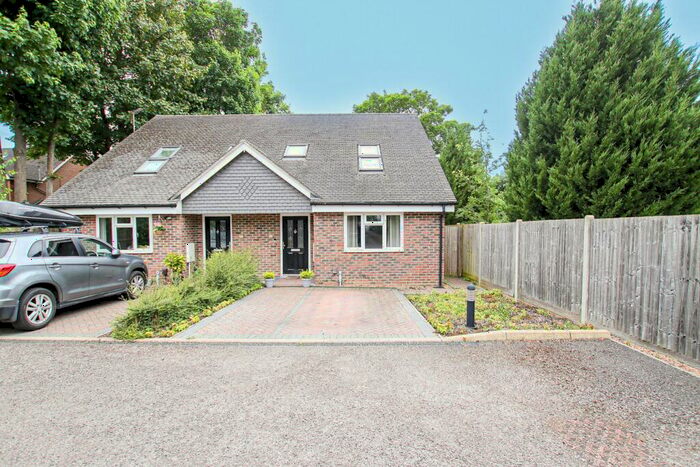 3 Bedroom Semi-Detached House To Rent In Stanley Road, Carshalton, SM5