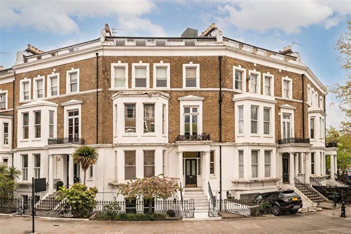 3 Bedroom Flat For Sale In Cromwell Crescent, Earls Court, SW5
