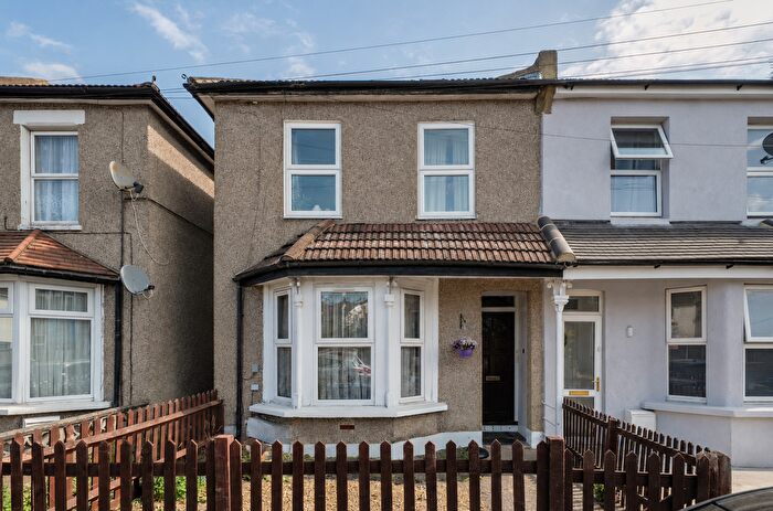1 Bedroom Maisonette For Sale In Kings Road, Mitcham, CR4