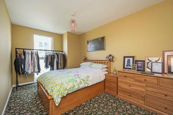 2 Bedroom Flat To Rent In Dunston Road, Hackney, London, E8