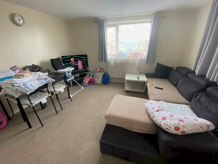 2 Bedroom Maisonette To Rent In Wellington Hill West, Henleaze, Bristol, BS9