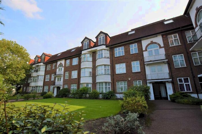 3 Bedroom Flat To Rent In Queens Road, Hendon, NW4