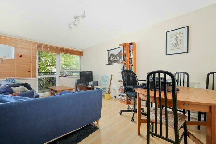3 Bedroom Flat To Rent In Endwell Road, London, SE4